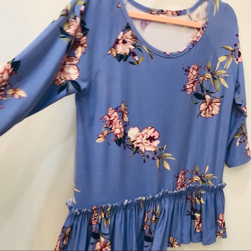 Boutique floral blouse size small - Picture 3 of 8